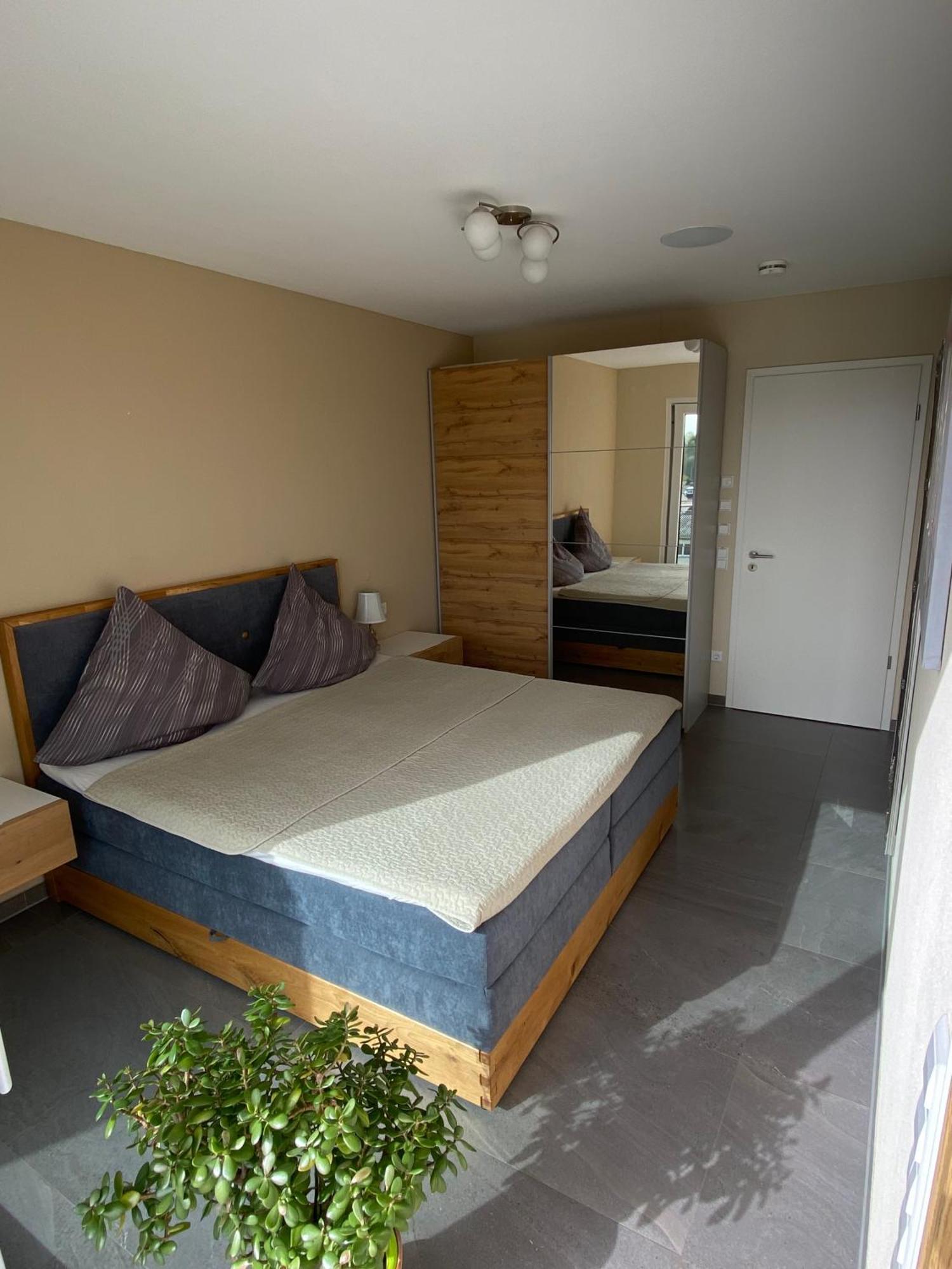 Penthouse Apartment Mit Alpenblick Фридрихсхафен Екстериор снимка